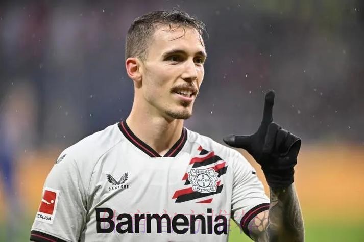 西媒:皇马考虑引进格里马尔多 填补左后卫短板 西媒:皇马考虑引进格里马尔多 填补左后卫短板